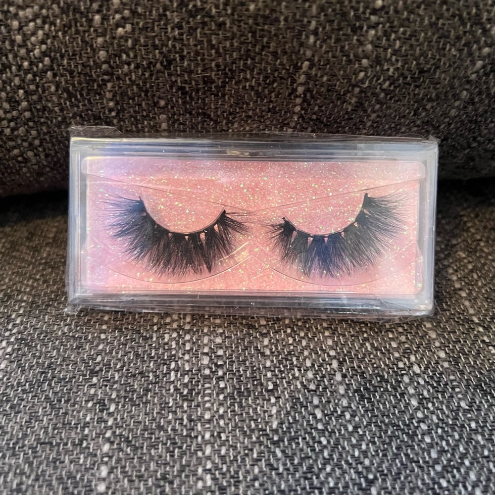 Dramatic Black False Eyelashes